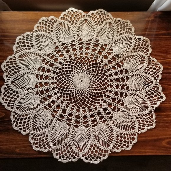 Vintage Style New Hand Crafted Cluster Pineapple Doily, Natural, 25 1/2" - Picture 2 of 4